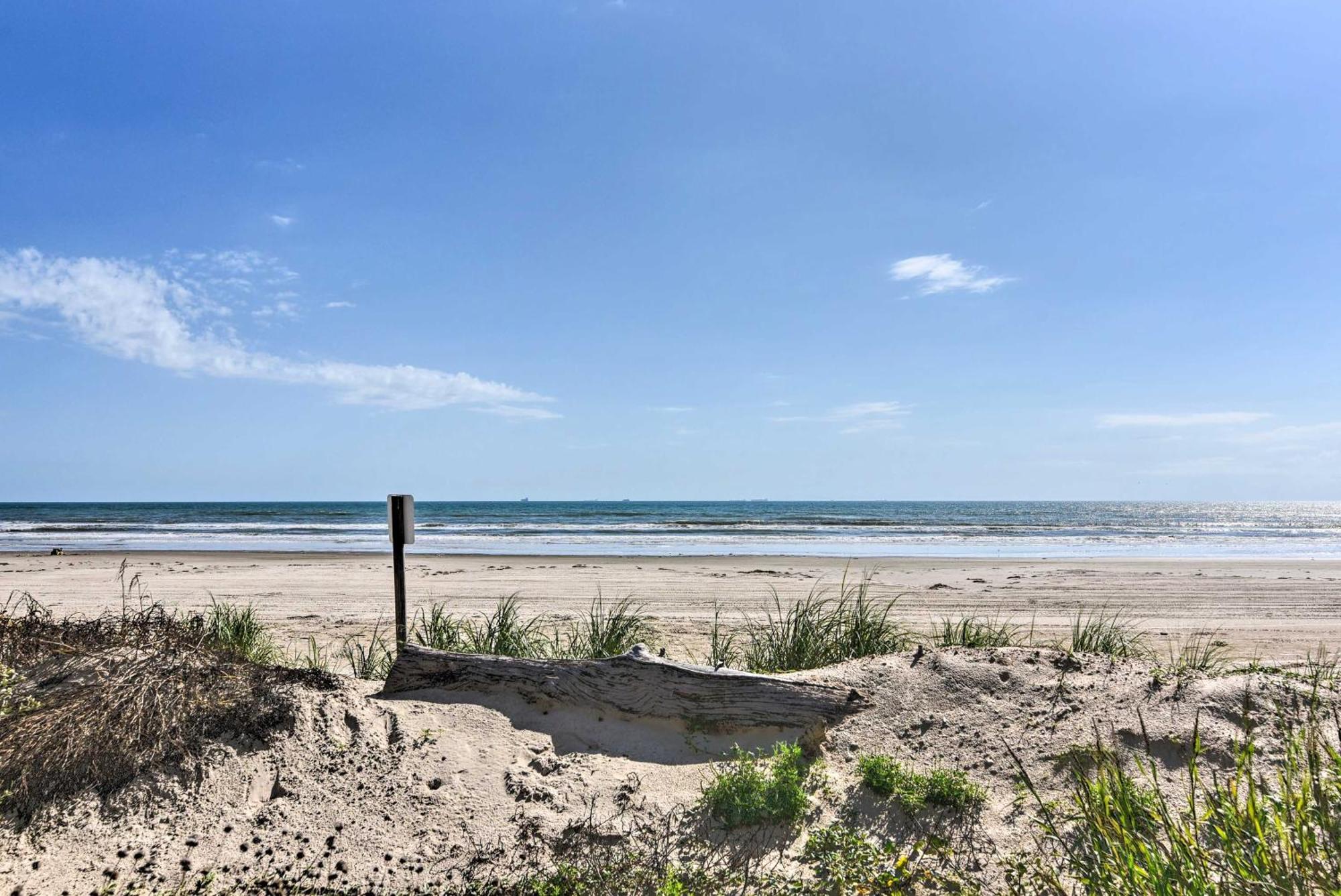 Surfside Beach Retreat With Deck And Ocean Views Dış mekan fotoğraf