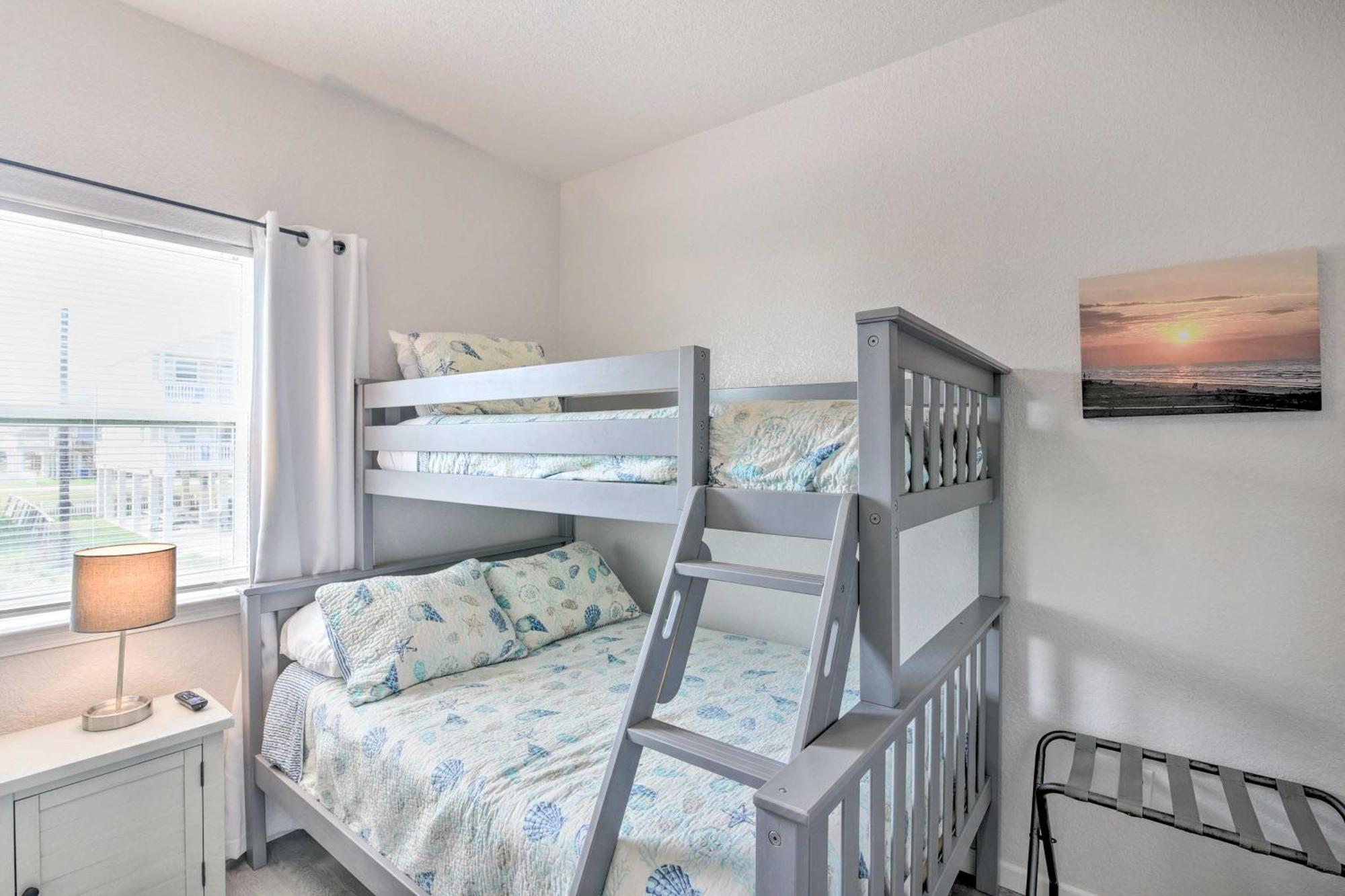 Surfside Beach Retreat With Deck And Ocean Views Dış mekan fotoğraf